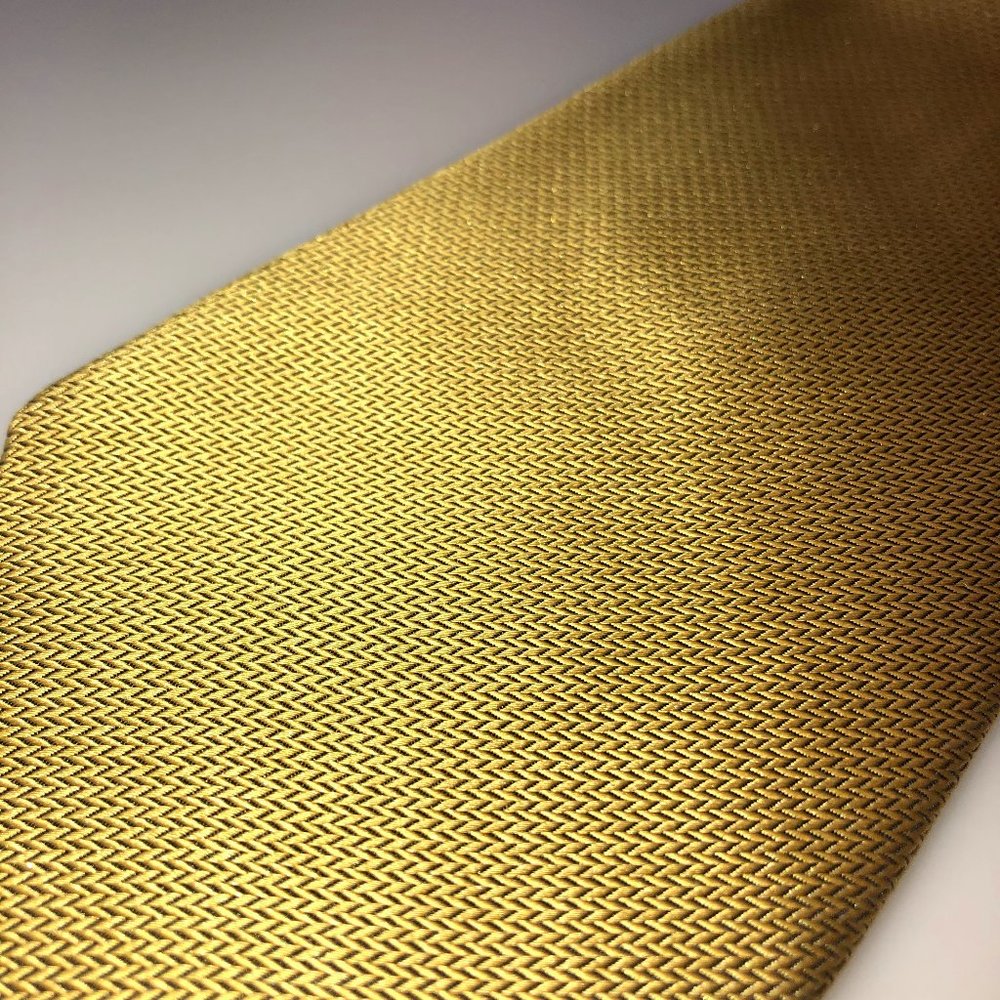 silk yellow tooth black iridescent